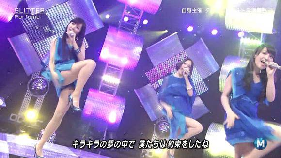 MステでPerfumeの生足がエロいキャプ画像30枚 14