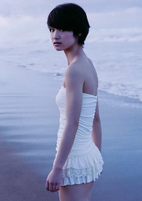 剛力彩芽ちゃんのエロ画像ください！ 1