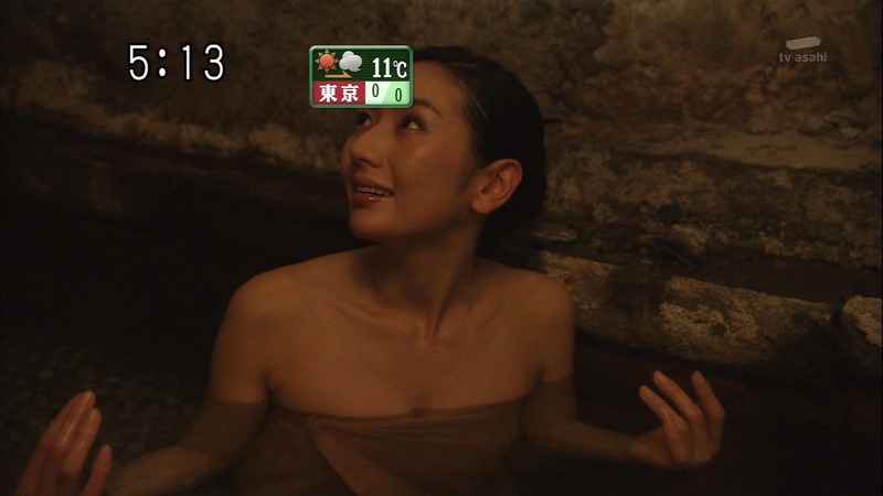 温泉で胸の谷間を晒してる西村知美 12