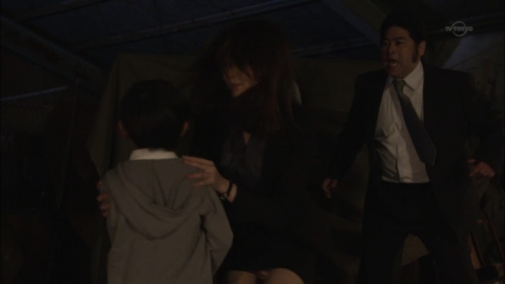 佐藤めぐみ 女優がスーツ姿でパンチラしてるエロ画像 24