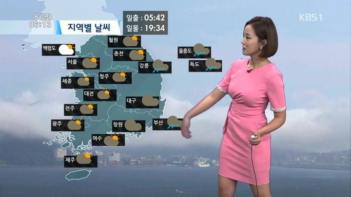 韓国のお天気お姉さんのミニスカートがエロい画像 9