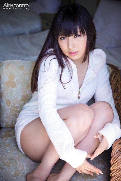 9nine　佐武宇綺の太ももがエロい着エロ画像 8