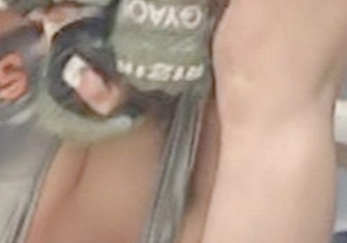 【画像54枚】アイドル・芸能人の抜ける胸チラなどエロgif画像 40