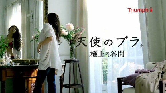 篠原涼子の赤いブラジャー姿がエロい画像まとめ　【人妻・熟女】 17