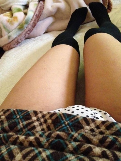 水玉パンツ履いてる女の子のエロ画像 13