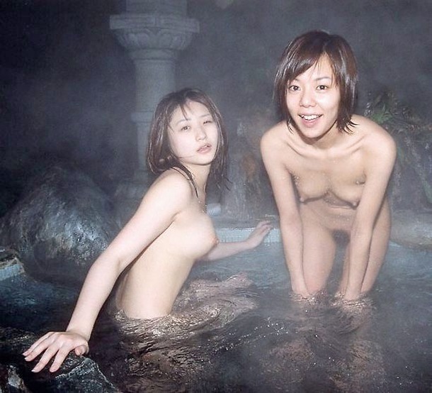 風呂場で撮影された全裸集合写真ください 4