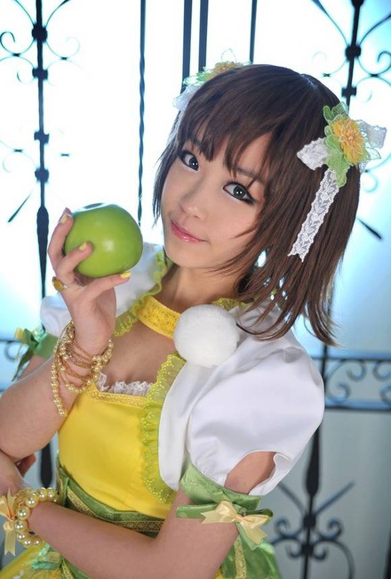 胸の谷間がエロい巨乳コスプレイヤーのエロ画像30枚 11