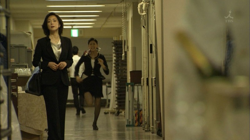 西内まりやがJK制服姿でアソコ抑えてるエロ画像 15