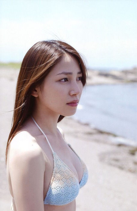 吉川友の紫ビキニがエロい画像 53