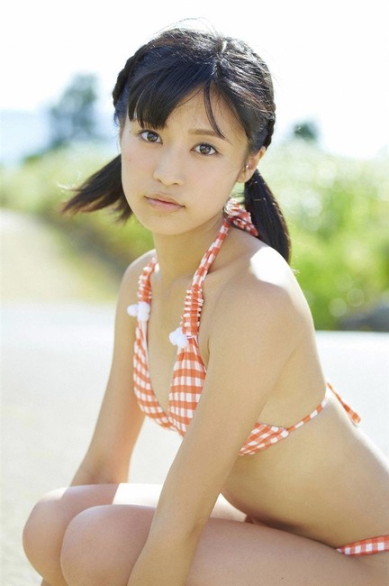 小島瑠璃子の腋にペロペロしたくなるエロ画像 3