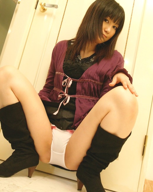 【画像35枚】ミニスカ＋体育座りのエロさは異常 10