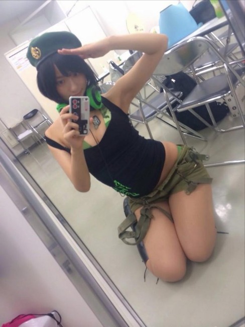巨乳アイドル三人組の衣装がエロいｗｗｗ 26