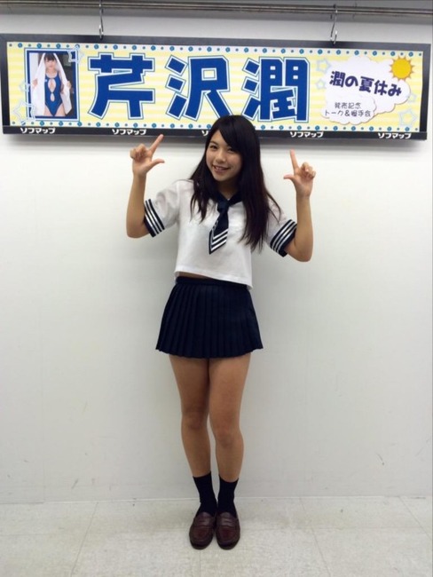 芹沢潤のミニスカセーラー服がエロい画像 27