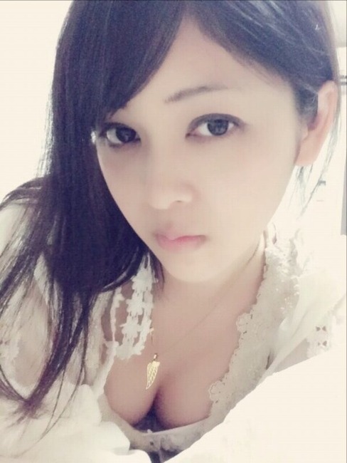 今夜のおかずになるグラビアアイドルの自撮りエロ写メ 5