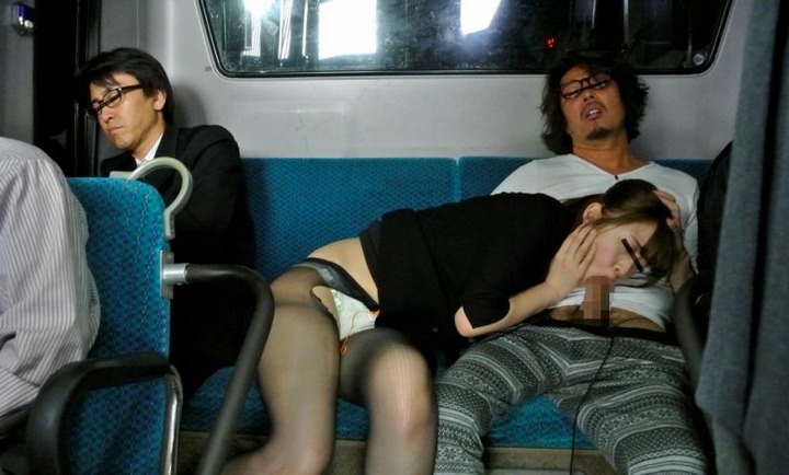 電車やバスの中で複数の男に痴漢されてるエロ画像 20