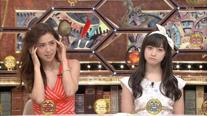 橋本環奈の上目遣いや女の子座りが可愛い 25