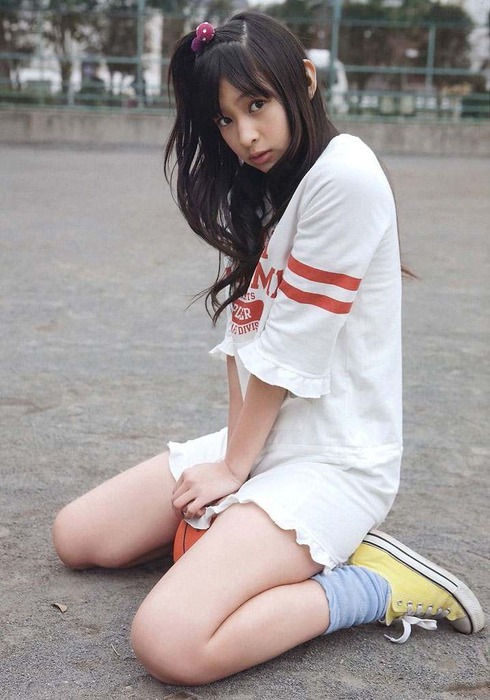 太ももをペロペロしたくなる美脚な女の子のエロ画像40枚 28