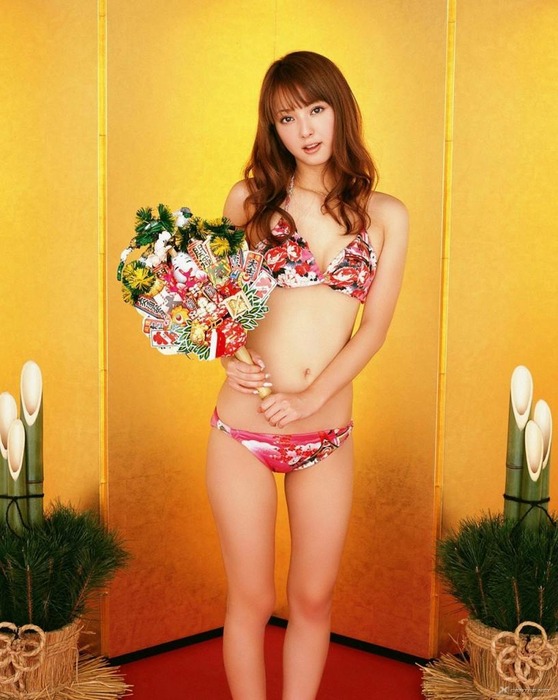 佐々木希のエロいグラビア画像・写真集ください 5