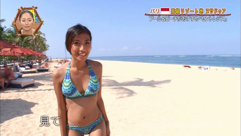 海外の水着リポーターがエロいキャプ画像 5
