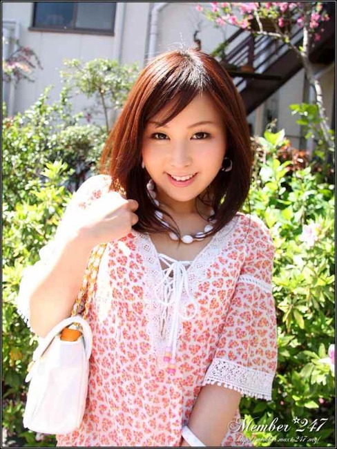 吉沢アコ 白ニーソがエロいAV女優のハメ撮りエロ画像 3