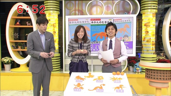 小倉優子のパンチラや女子アナの胸チラなどお宝エロキャプ画像50枚 15