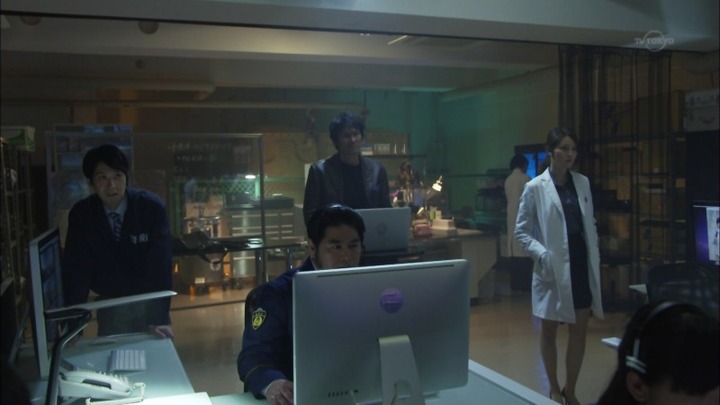 佐藤めぐみ 女優がスーツ姿でパンチラしてるエロ画像 22