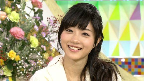 石原さとみの笑顔が可愛いエロキャプ画像まとめ 37
