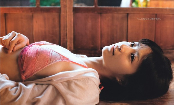 逢沢りな 女優の胸の谷間がエロい画像30枚 11