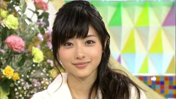 石原さとみの笑顔が可愛いエロキャプ画像まとめ 23