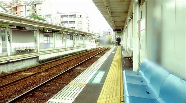 駅のホームや歩道橋の上で野外セックスしてるAVエロ画像 2