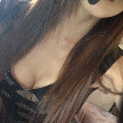 インスタにアプリで加工したおっぱい自撮りをうｐする素人娘…何考えてるんだｗｗｗｗｗ（画像あり） 13
