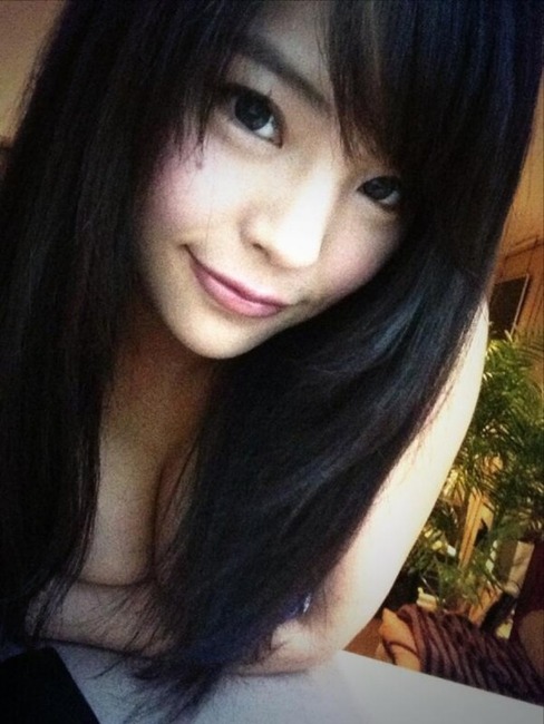 片桐えりりか　Eカップ巨乳AV女優が手ブラしてる自撮りエロ写メ・画像まとめ30枚 18