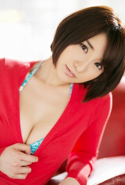尾崎ナナのOLスーツコスプレがエロい画像70枚 48