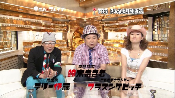 巨乳女子アナのパンチラや胸チラがエロいキャプ画像 31
