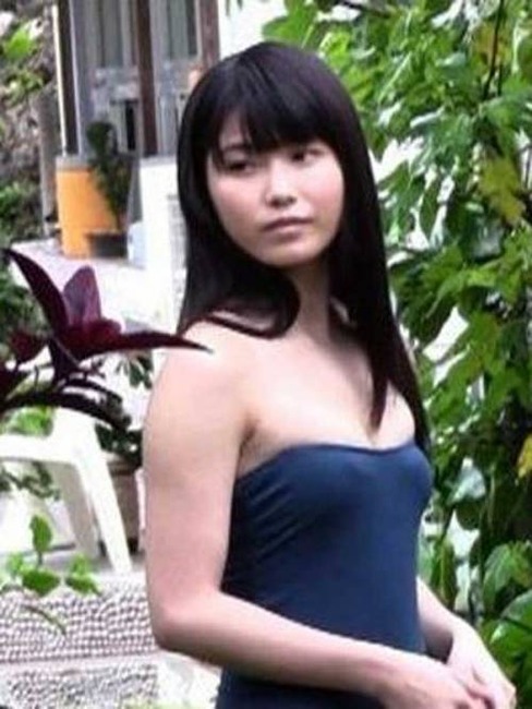 人気アイドルたちの胸チラしてるエロ画像まとめ 17