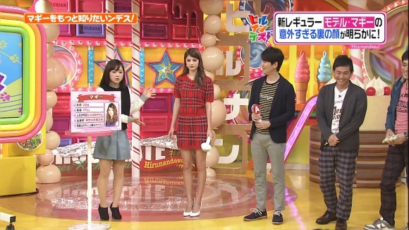 マギーのミニスカ太ももで股間がおっきするエロ画像 10