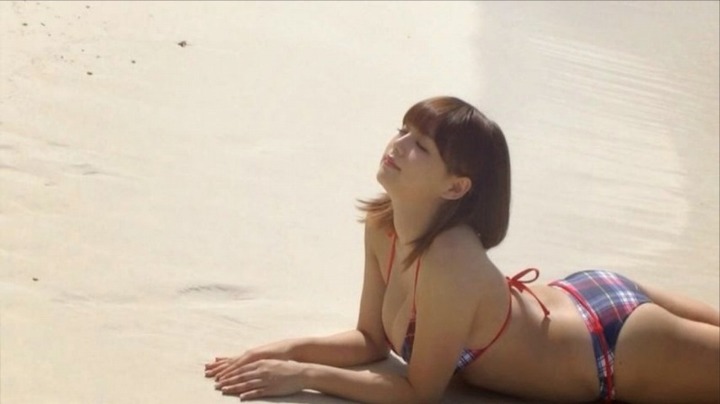 ハミ乳しながらテニスしてる篠崎愛がエロい！ 12