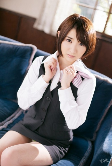 尾崎ナナのOLスーツコスプレがエロい画像70枚 1