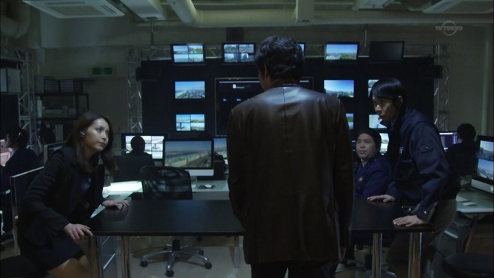 佐藤めぐみ 女優がスーツ姿でパンチラしてるエロ画像 13