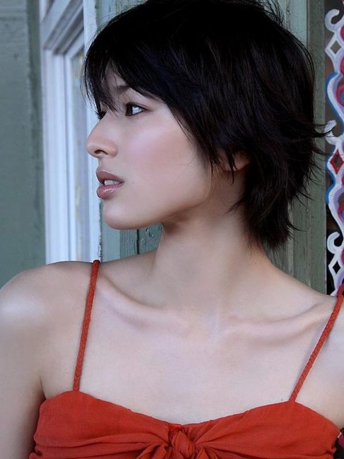 吉瀬美智子の乳首が見えそうなエロ画像 19