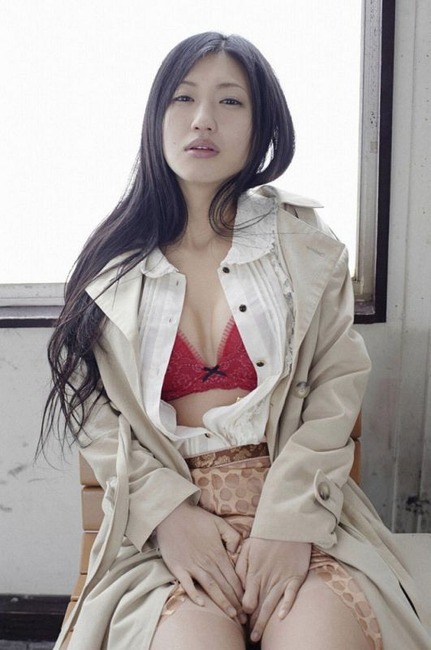 壇蜜さんが浴衣姿で脱いでる着エロ画像40枚 28