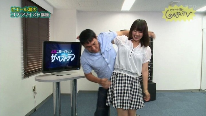 女子アナ・アイドルの抜けるパンチラや胸チラ画像まとめ100枚 3