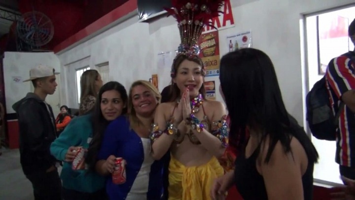 ハロプロエッグの吉川友がブラジルサンバを踊ってるエロ画像 14