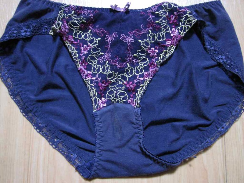 素人のシミ付きパンティ・下着って異常に興奮するよね 21