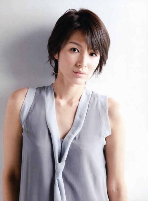 吉瀬美智子の乳首が見えそうなエロ画像 5