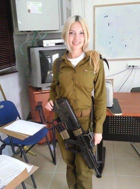 海外の女軍人がエロ過ぎる画像ｗｗｗ 24