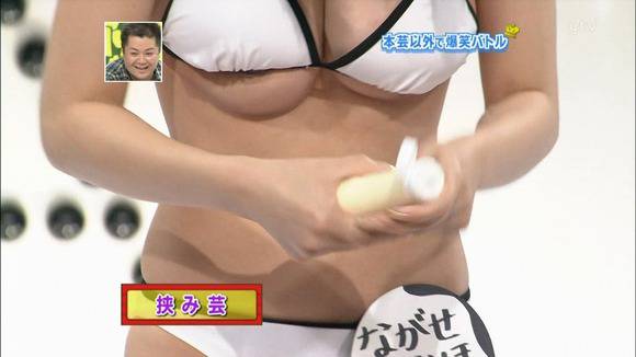 アイドル・女子アナのパンチラ・胸チラが見えてるエロキャプ画像 5