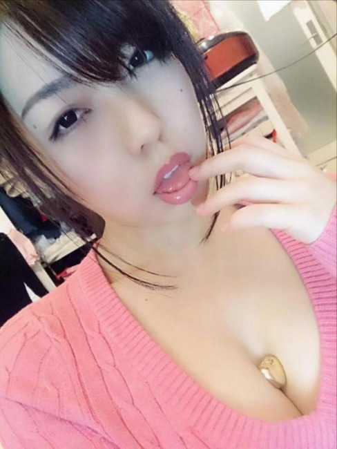 色気ムンムンなグラビアアイドルの自撮りエロ写メ 26