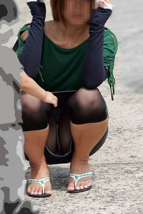 【レギンス素人パンチラエロ画像】透けないと油断してがっつりパンチラしてる女が多すぎｗｗｗｗｗ 7
