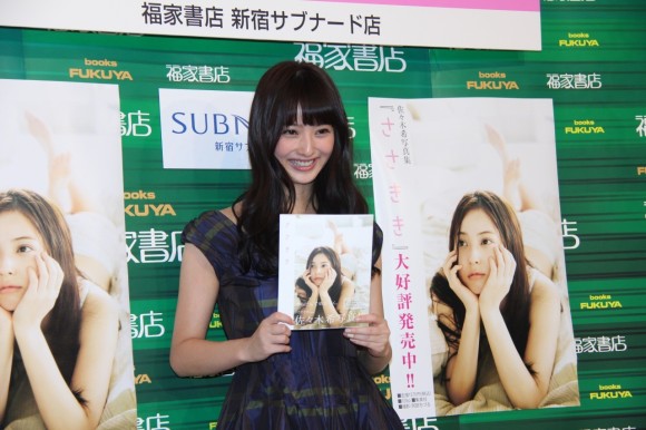 佐々木希の黒下着がエロい画像まとめ 5